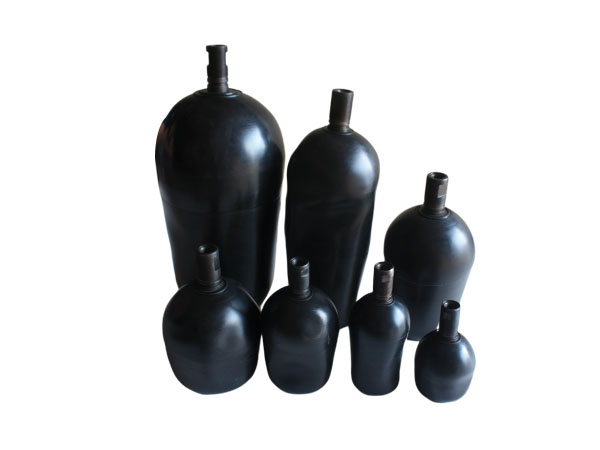 蓄能器使用在液壓系統(tǒng)儲(chǔ)存油液的作用？