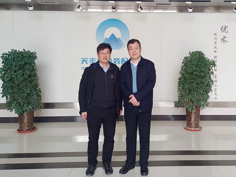 新鄉(xiāng)市人大副主任、高新區(qū)黨工委書記翟洪凱到天豐綠色裝配集團(tuán)調(diào)研