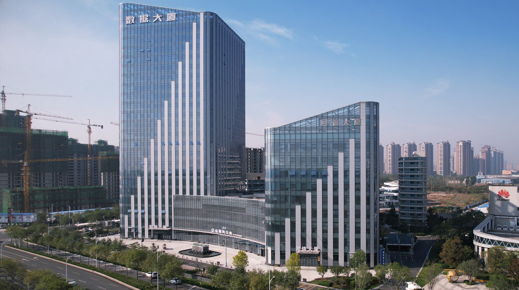 綠豐巖棉夾芯板 | 華為大數(shù)據(jù)中心項(xiàng)目