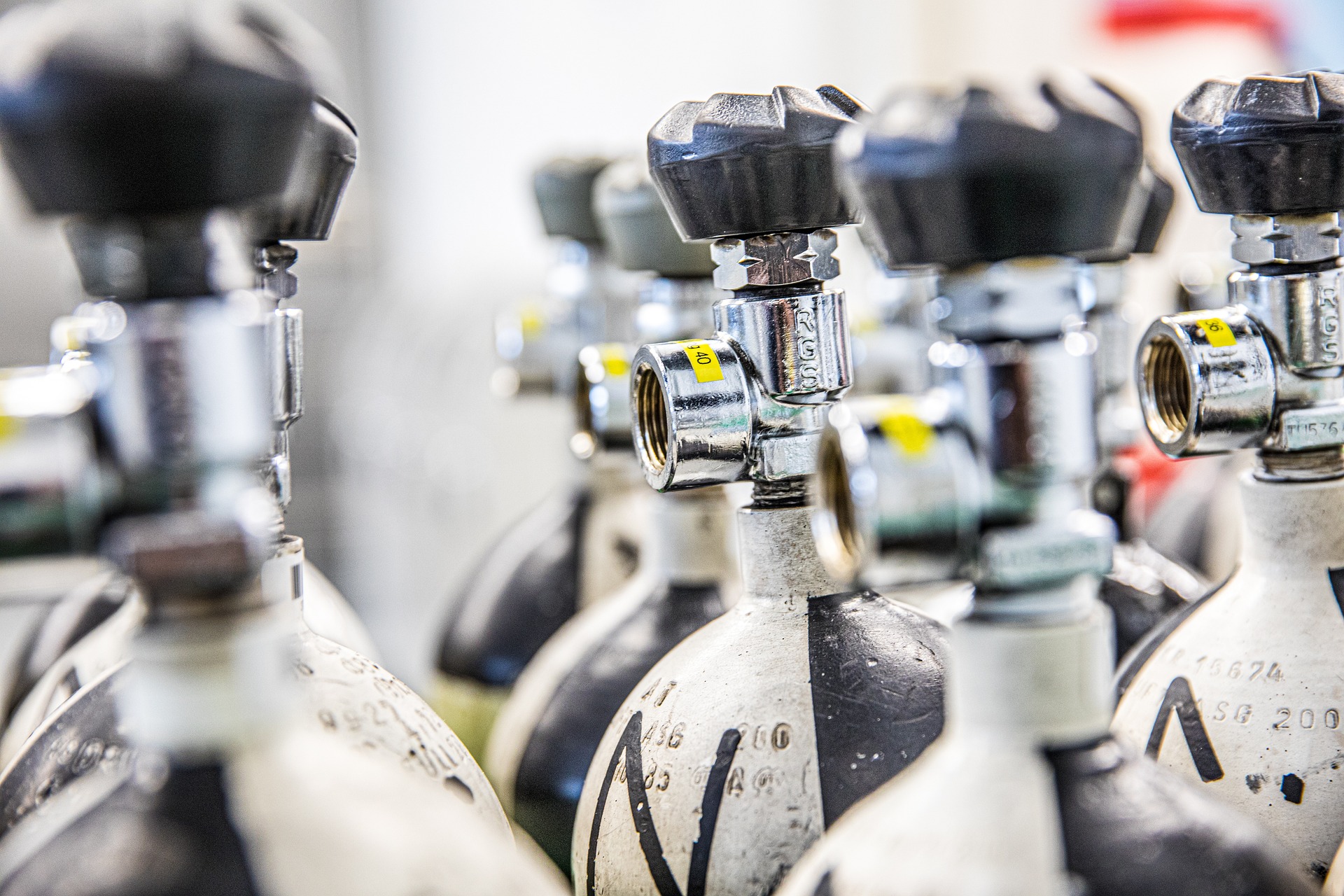 韋林Everest MVIQ+工業(yè)視頻內(nèi)窺鏡在氣瓶?jī)?nèi)壁缺陷檢測(cè)中的應(yīng)用